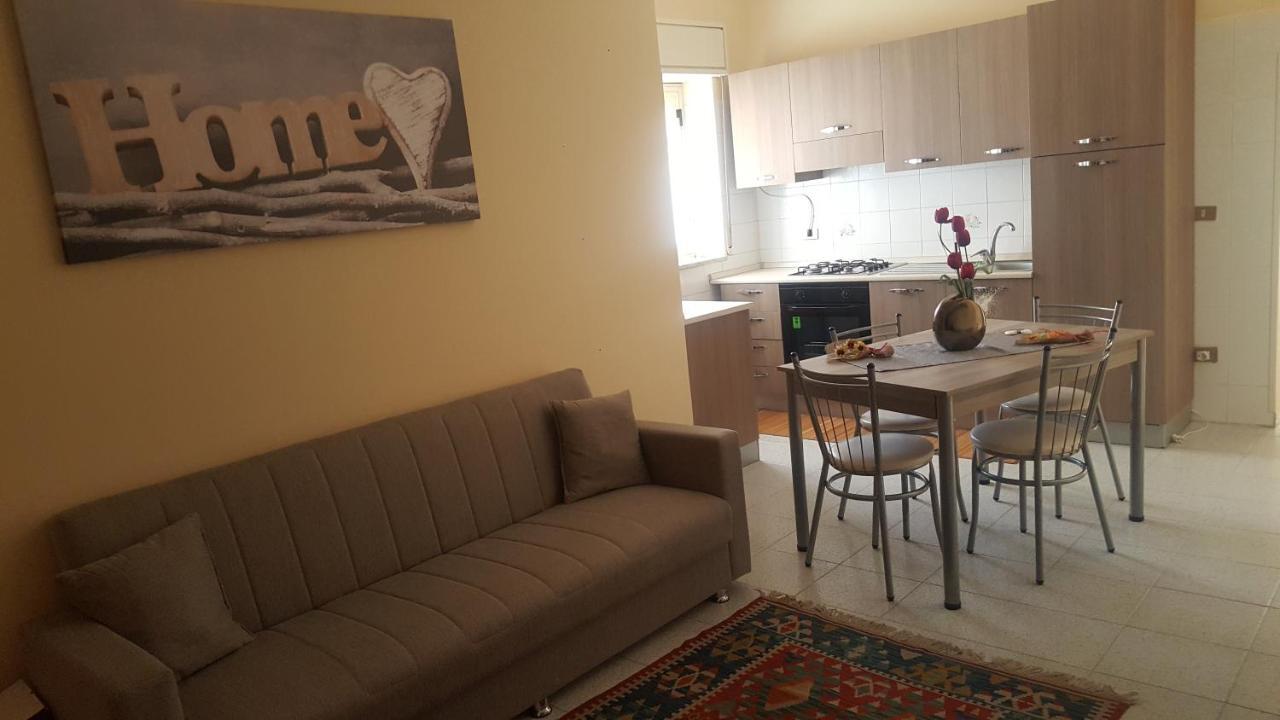 Giusy'S Place 1 Apartment Campofelice Di Roccella Bagian luar foto